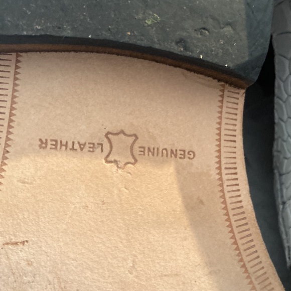 White Stacy Adams Memory Foam slightly used Gators - Picture 4 of 5